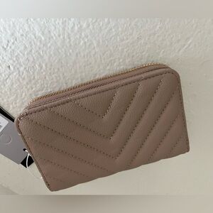 Elegant Quilted Zipped Wallet